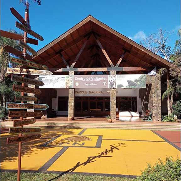 Centro de visitantes Parque Nacional Iguazu donde se instalaron Terminales de Cartelería Interactiva EXO Centro de visitantes Parque Nacional Iguazu donde se instalaron Terminales de Cartelería Interactiva EXO