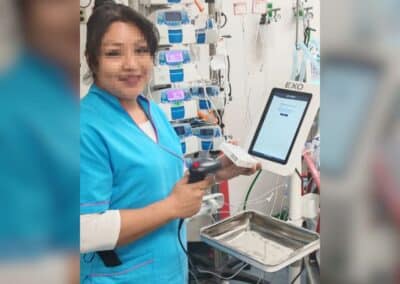 enfermera usando el MEMO Módulo de enfermería móvil EXO en México