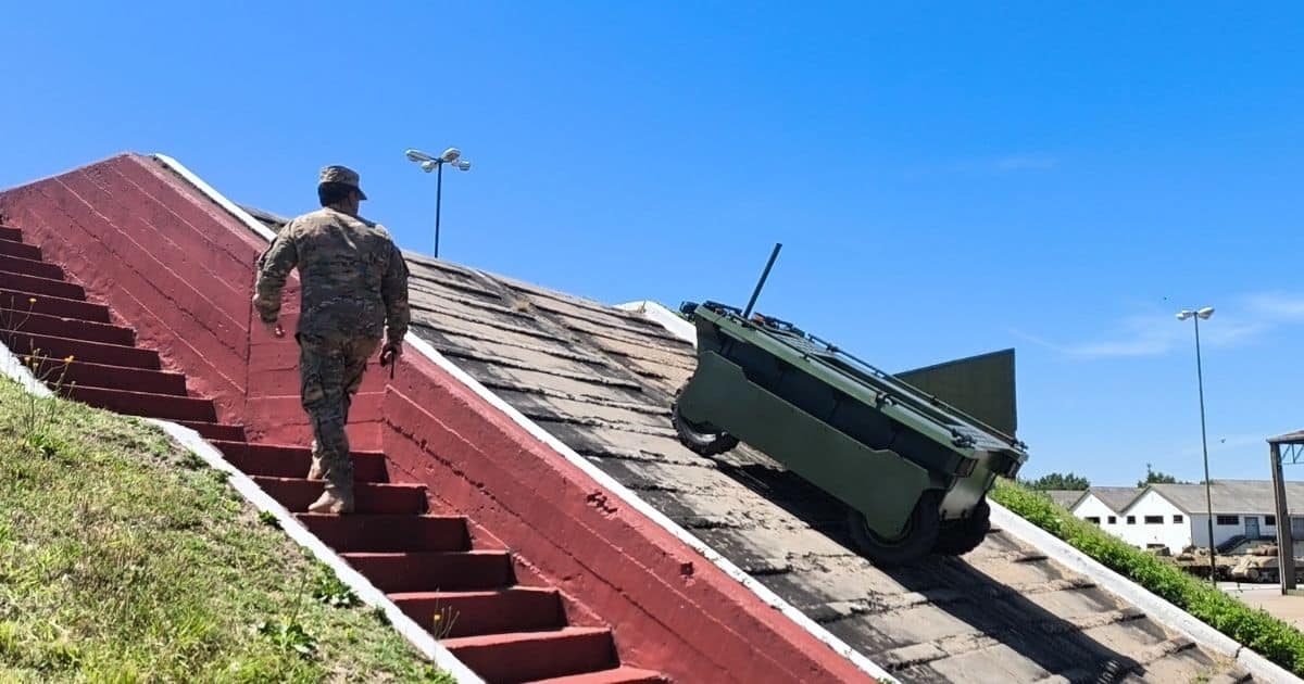 UGV Multipropósito en prueba de pista