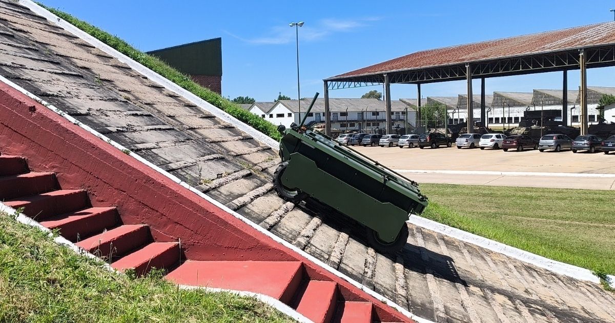 UGV Multipropósito en prueba de pista